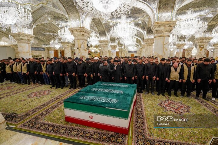 طواف پیکرهای خانواده رهبر شهید انقلاب در حرم مطهر علوی