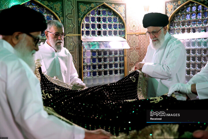 غبارروبی مضجع مطهر حضرت امام رضا (ع) - 1398