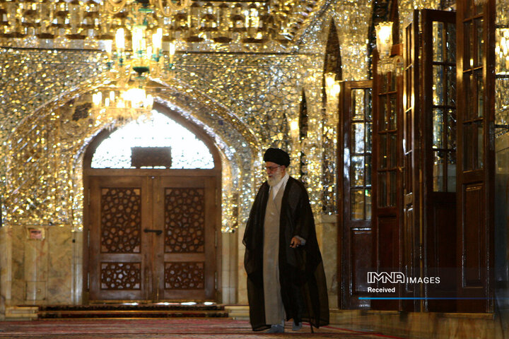 حضور رهبر شهید انقلاب در حرم مطهر امام رضا (ع) - 1392