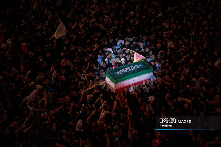 حرم امام حسین (ع) میزبان پیکر مطهر رهبر شهید انقلاب
