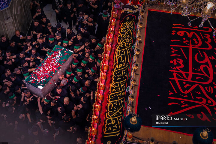 حرم امام حسین (ع) میزبان پیکر مطهر رهبر شهید انقلاب
