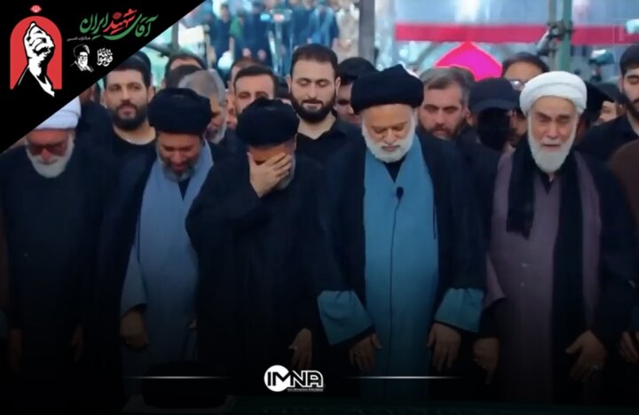 ویدیوی اقامه نماز بر پیکر رهبر شهید به امامت فرزند ارشد ایشان