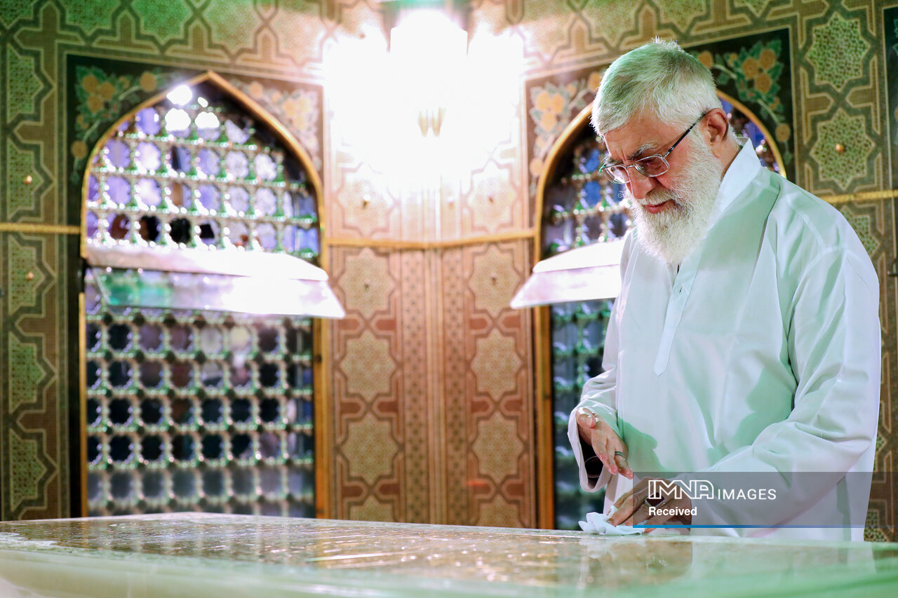 غربت بس است رو سوی آن کوی و بام کن