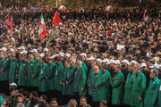 فیلم| مداحی جانسوز حسین طاهری در جمع خدام بارگاه رضوی