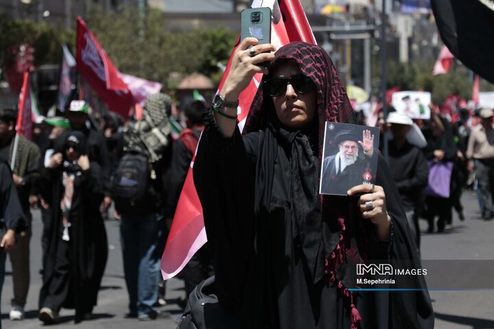 بدرقه حماسی رهبر شهید انقلاب در مشهد