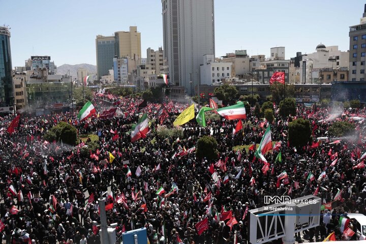 بدرقه حماسی رهبر شهید انقلاب در مشهد