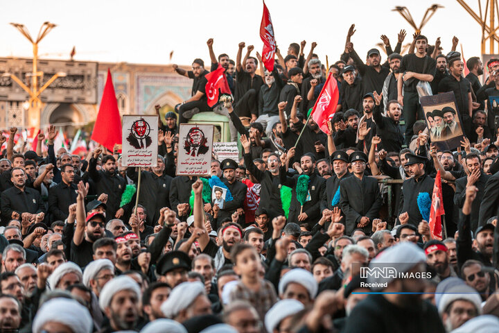 اقامه نماز بر پیکر مطهر رهبر شهید انقلاب اسلامی در حرم مطهر رضوی
