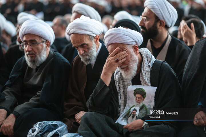 اقامه نماز بر پیکر مطهر رهبر شهید انقلاب اسلامی در حرم مطهر رضوی