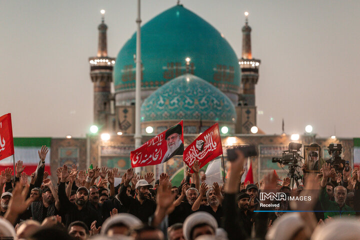 اقامه نماز بر پیکر مطهر رهبر شهید انقلاب اسلامی در حرم مطهر رضوی
