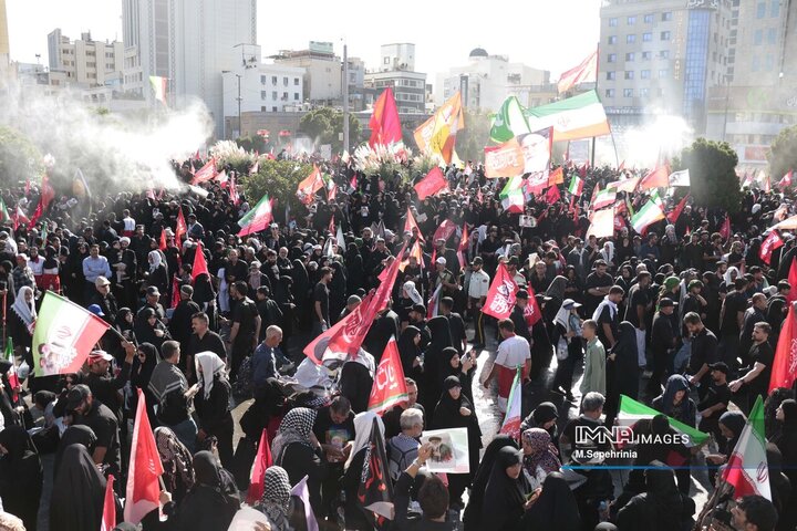 بدرقه حماسی رهبر شهید انقلاب در مشهد