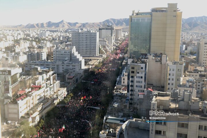 بدرقه حماسی رهبر شهید انقلاب در مشهد