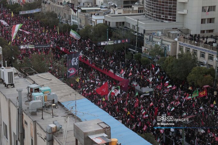 بدرقه حماسی رهبر شهید انقلاب در مشهد