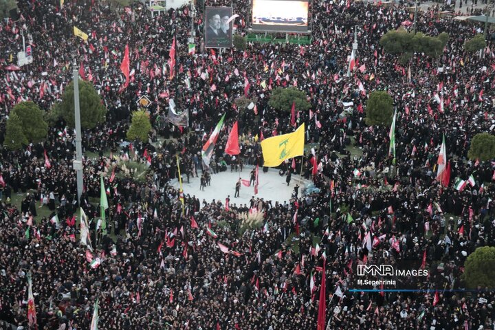 بدرقه حماسی رهبر شهید انقلاب در مشهد