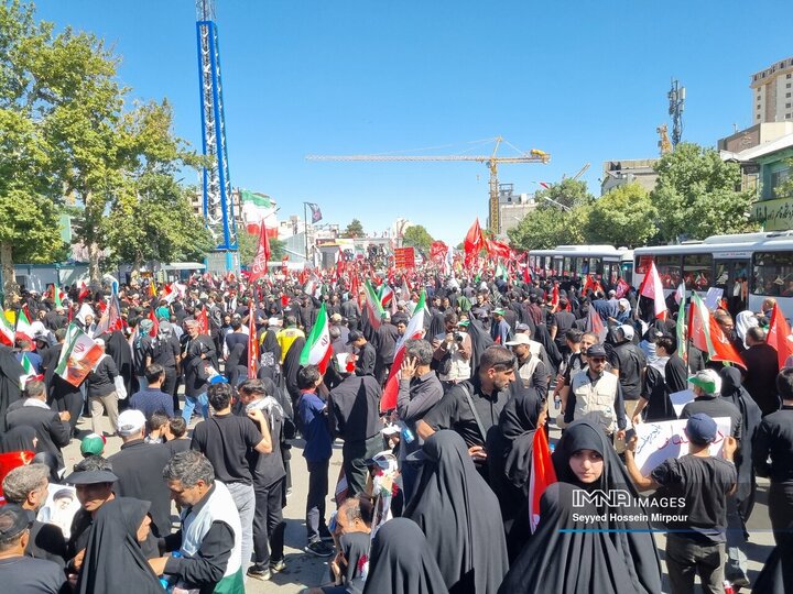 بدرقه حماسی رهبر شهید انقلاب در مشهد