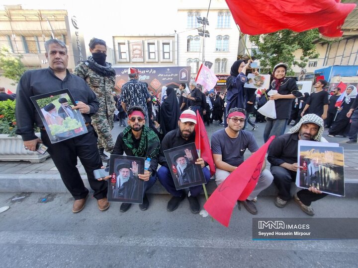 بدرقه حماسی رهبر شهید انقلاب در مشهد
