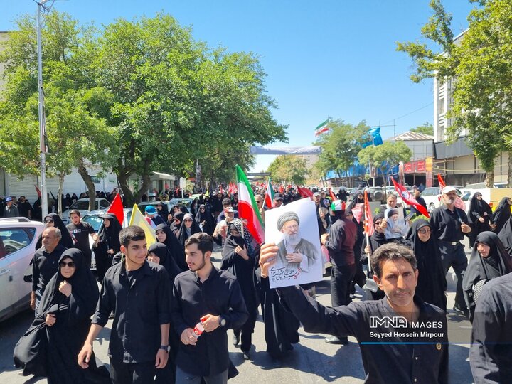 بدرقه حماسی رهبر شهید انقلاب در مشهد