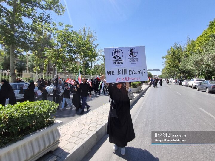 بدرقه حماسی رهبر شهید انقلاب در مشهد