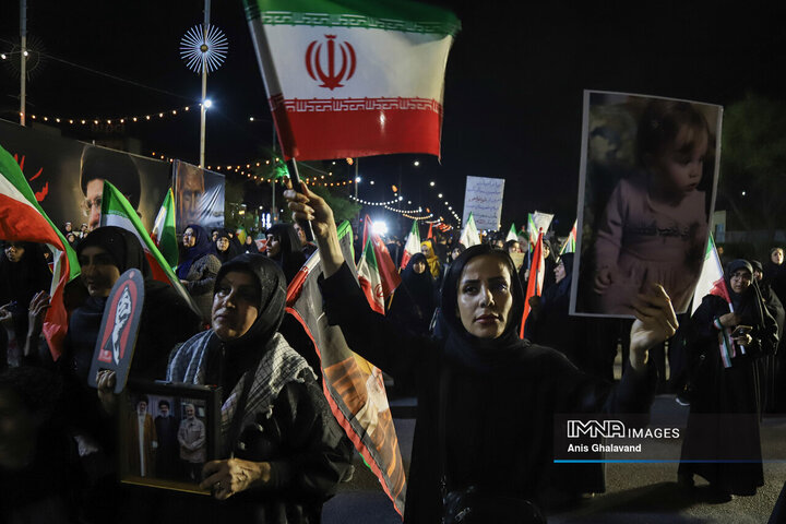 تجمع بزرگداشت بدرقه پیکر مطهر امام شهید در اهواز