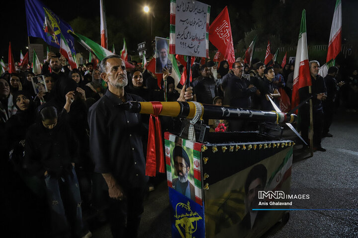 تجمع بزرگداشت بدرقه پیکر مطهر امام شهید در اهواز