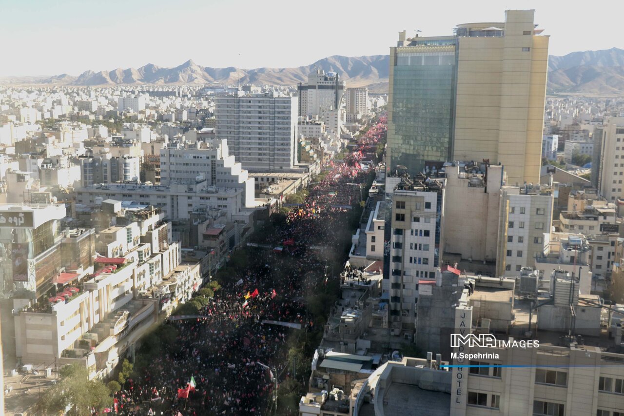 بدرقه حماسی رهبر شهید انقلاب در مشهد