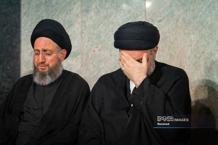 اولین شب از مراسم بزرگداشت رهبر شهید انقلاب و شهدای خانواده ایشان در حرم مطهر رضوی