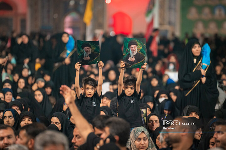 اولین شب از مراسم بزرگداشت رهبر شهید انقلاب و شهدای خانواده ایشان در حرم مطهر رضوی