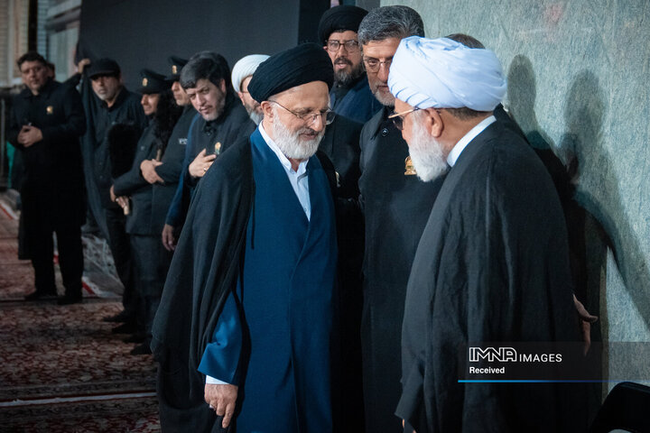 اولین شب از مراسم بزرگداشت رهبر شهید انقلاب و شهدای خانواده ایشان در حرم مطهر رضوی