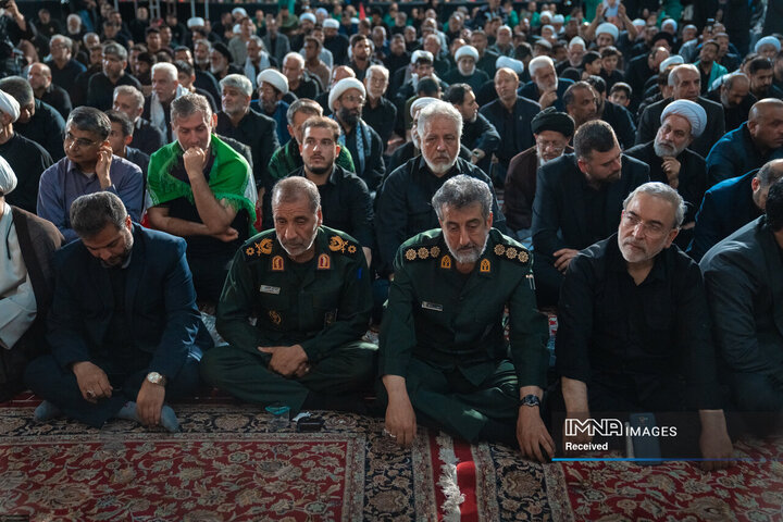 اولین شب از مراسم بزرگداشت رهبر شهید انقلاب و شهدای خانواده ایشان در حرم مطهر رضوی