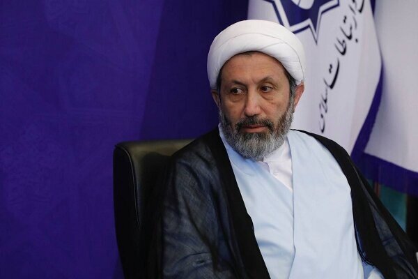 شاعران ۴۰ کشور جهان برای رهبر شهید شعر سرودند