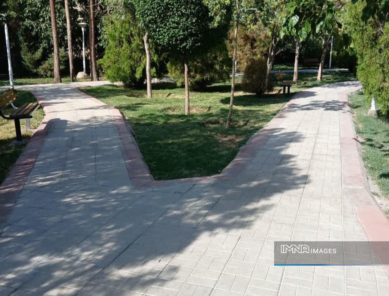 پیشرفت ۵۰ درصدی ساماندهی پیادهروهای بوستان ۲۲ بهمن اصفهان