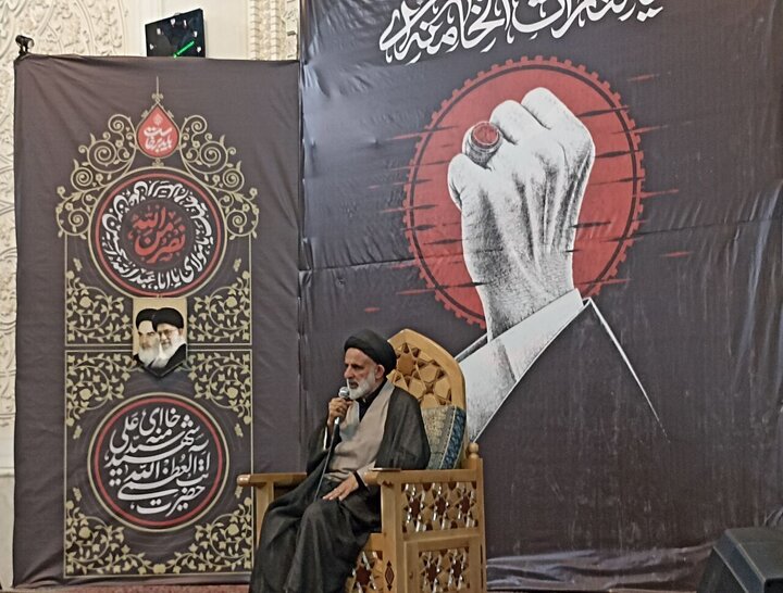 راه شهدا با ایمان مردم هرگز کهنه نمی‌شود