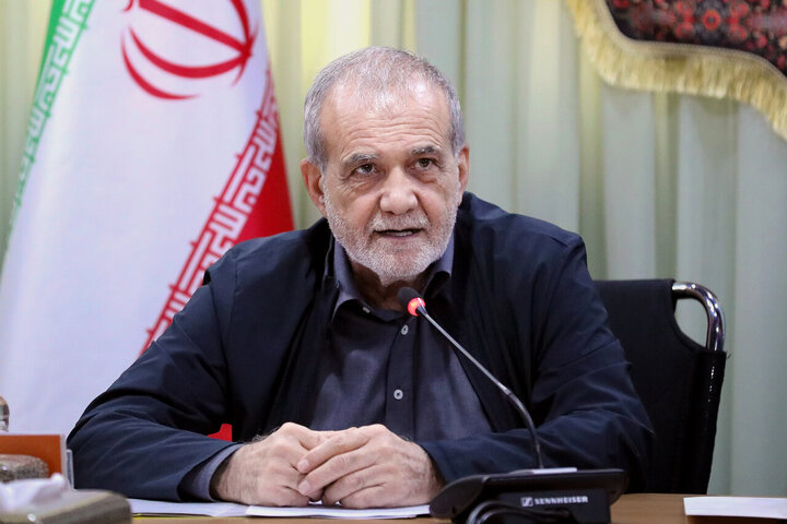 پزشکیان: دولت با همه ظرفیت های خود در کنار فعالان اقتصادی است