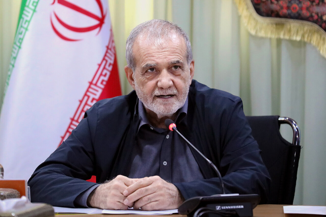 پزشکیان: لفاظی‌های ترامپ را در عمل جواب می‌دهیم