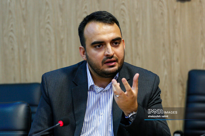 میزگرد «مهم‌ترین میراث فکری رهبر شهید برای ایران امروز»