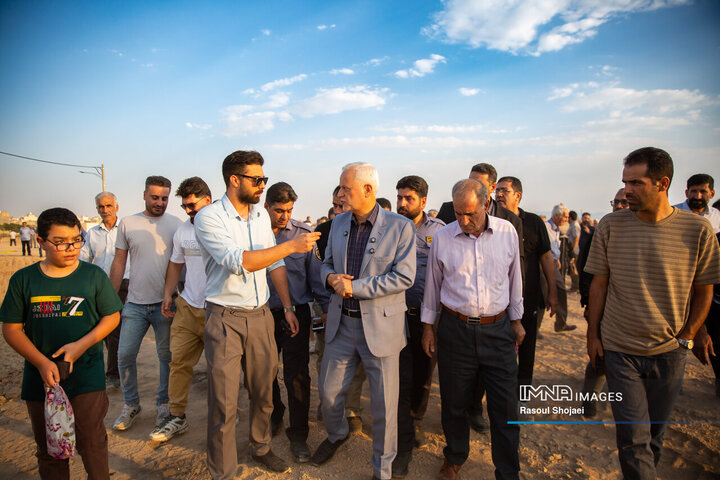 آیین کلنگ نخستین ساختمان شهرک شهید «آرمان علوی» اصفهان