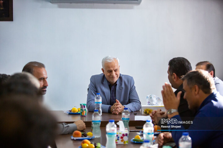 آیین کلنگ نخستین ساختمان شهرک شهید «آرمان علوی» اصفهان
