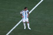 مسی با چشمان اشک بار مدال نقره را دریافت کرد + فیلم
