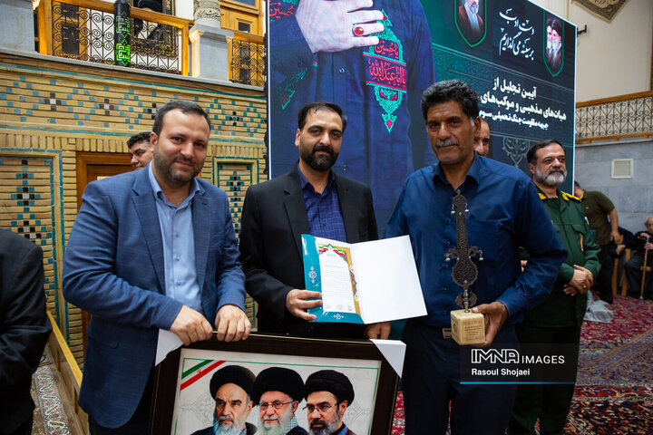آیین تقدیر از خادمان فرهنگی و هیئت های مذهبی منطقه 3