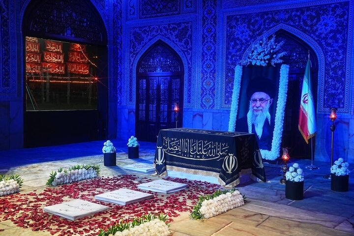 رونمایی از نماد مزار مطهر رهبر شهید انقلاب در میدان آزادی