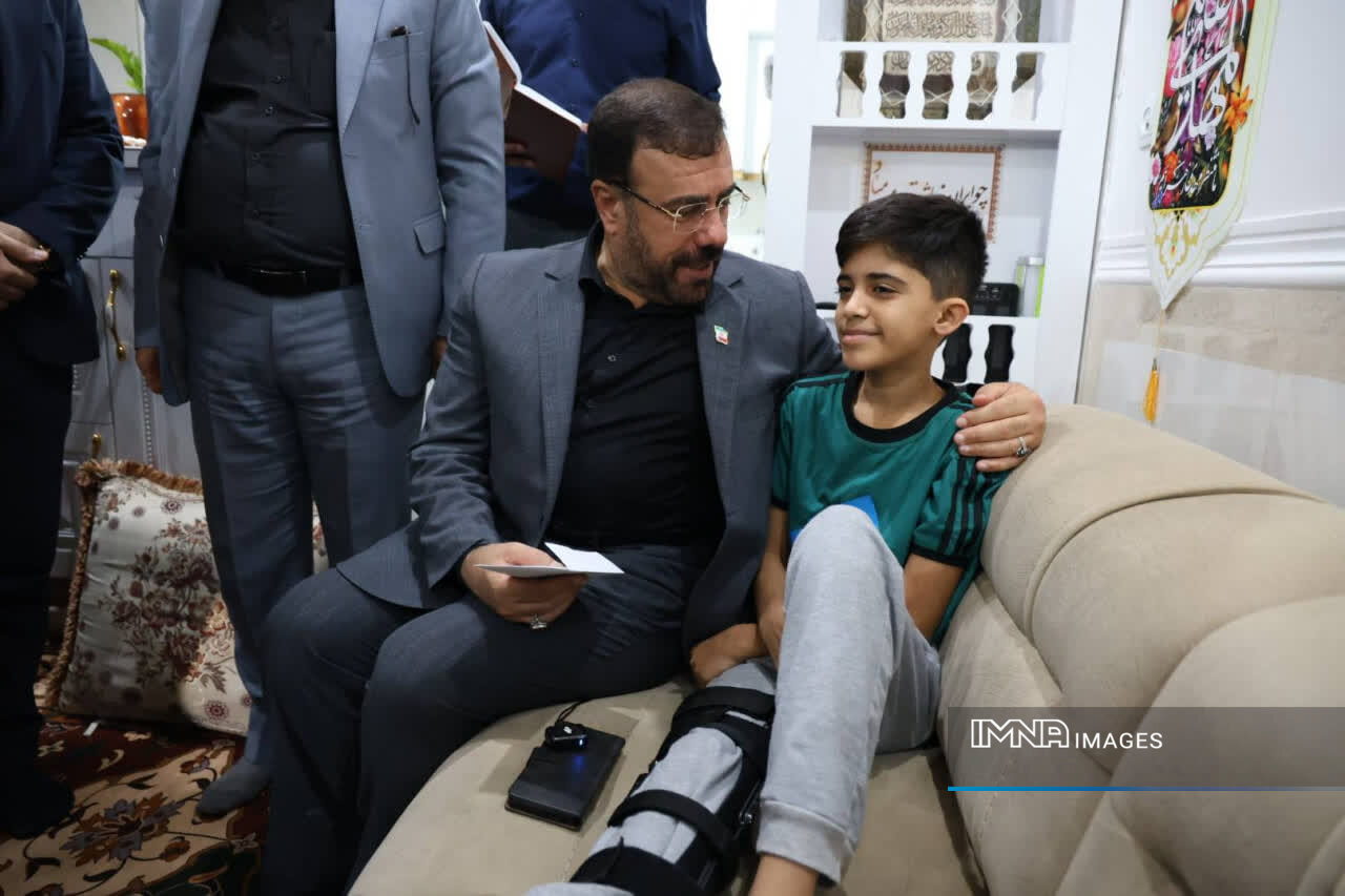 هدف دشمن از حمله به لامرد، شکست اراده ملت بود