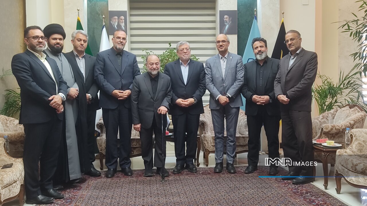 کرمان و مشهد تفاهمنامه گردشگری مقاومت امضا کردند