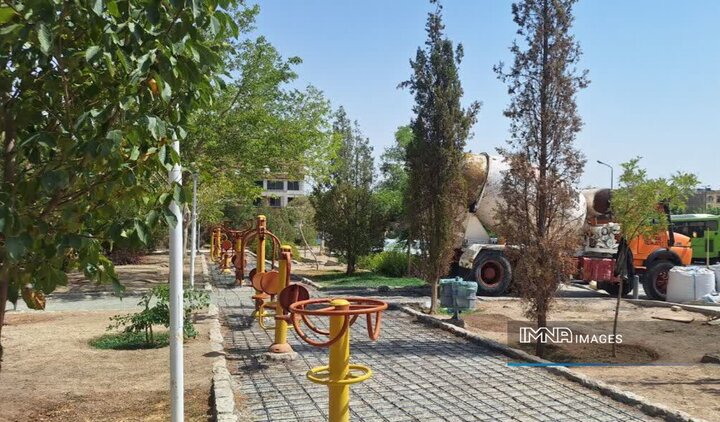 نوسازی پیاده‌روهای بوستان نسترن منطقه ۱۳ اصفهان با اعتبار ۵۰ میلیارد ریال