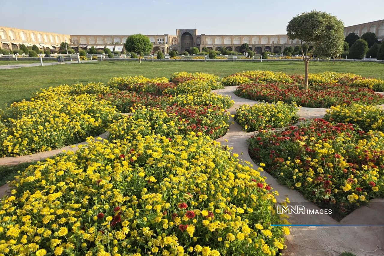 فضای سبز میدان امام(ره) اصفهان با مدیریت بهینه مصرف آب حفظ میشود