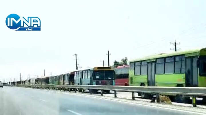 فیلم| صف کیلومتری اتوبوس‌های درون‌شهری در پایانه مرزی مهران
