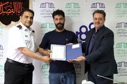 تقدیر آتش‌نشانی اصفهان از اقدام شجاعانه کارکنان جایگاه سوخت شهروکار در مهار آتش‌سوزی خودرو