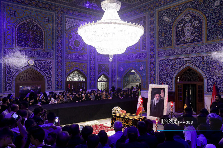 حضور مردم عزادار برای زیارت مزار مطهر رهبر شهید انقلاب