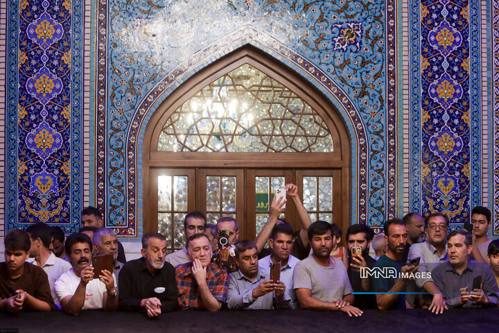 حضور مردم عزادار برای زیارت مزار مطهر رهبر شهید انقلاب