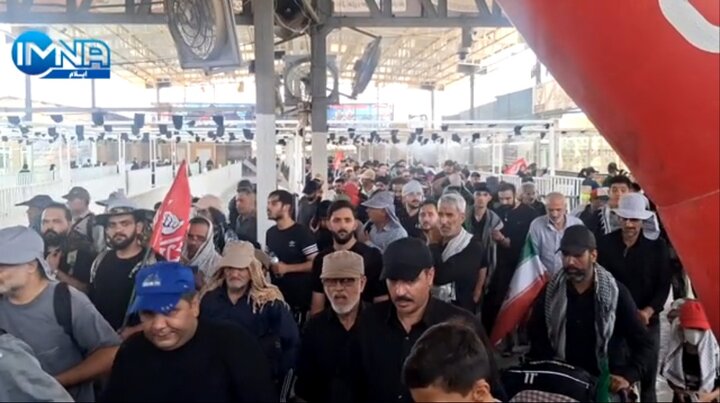 فیلم| گرمای ۵۰ درجه حریف حضور زائران در مرز مهران نشد