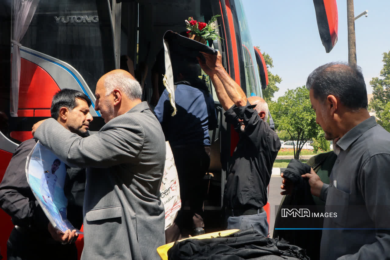 اعزام تعدادی از  پدران شهدای ناوچه دنا و لامرد به کربلای معلی