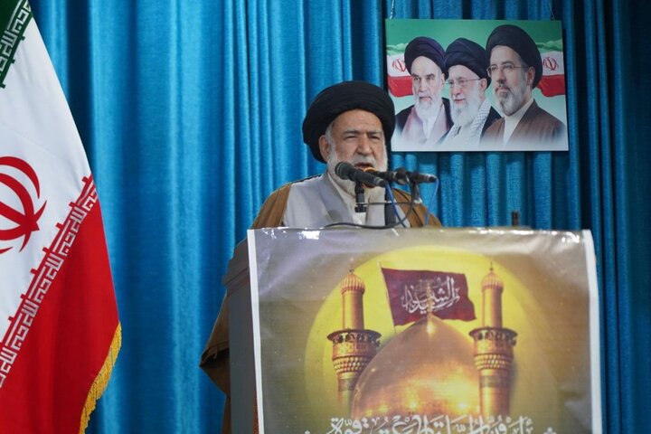 نهضت عاشورا الگویی مناسب برای مبارزه با استکبار و ظلم در جهان است